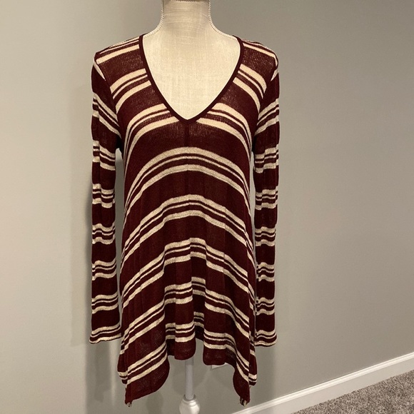 Mason + Mackenzie V- Neck Tunic Sweater Size: S - Picture 1 of 9